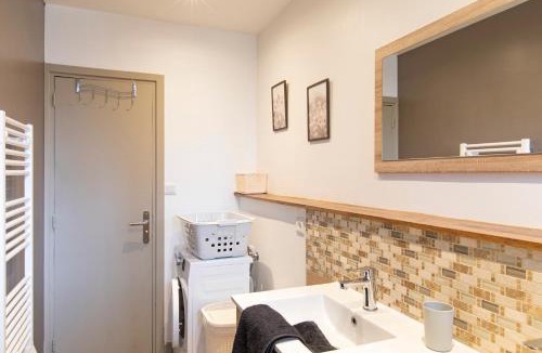 Beynat Apartment | Gîte Jean Scafer, Piscine chauffée, Wifi, Salle de jeux, Animaux de la ferme