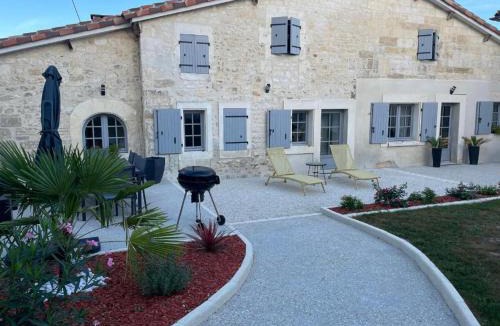 Saint-Meme-les-Carrieres House | Gîte La Rive Gauche