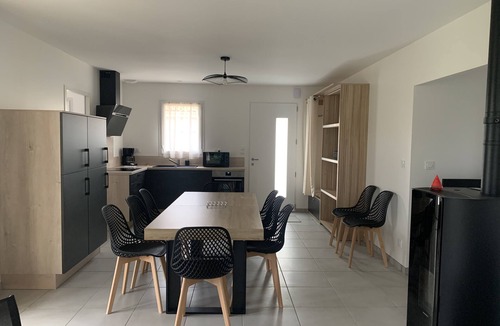 Jaunay-Marigny House | Gîte Proche du Futuroscope, à la Campagne, Idéal en Famille ou Entre Amis