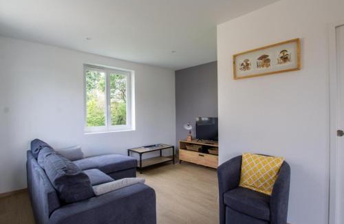 Saint-Mesmin House | Gîte rénové avec terrasse et jardin, au cœur de Saint-Mesmin, idéal pour nature et randonnées - FR-1-616-212