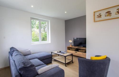 Saint-Mesmin House | Gîte rénové avec terrasse et jardin, au cœur de Saint-Mesmin, idéal pour nature et randonnées - FR-1-616-212
