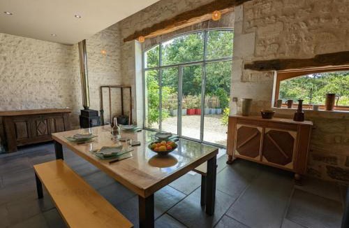 Guizengeard House | Gîte spacieux avec jardin privatif, animaux, accès PMR, pêche, randonnées et équipements bébé inclus - FR-1-653-191