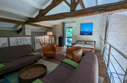 Guizengeard House | Gîte spacieux avec jardin privatif, animaux, accès PMR, pêche, randonnées et équipements bébé inclus - FR-1-653-191