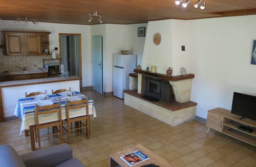 Saint-Pierre-du-Palais Cottage | Gîtes des Gannes 2 épis. Pets welcome!