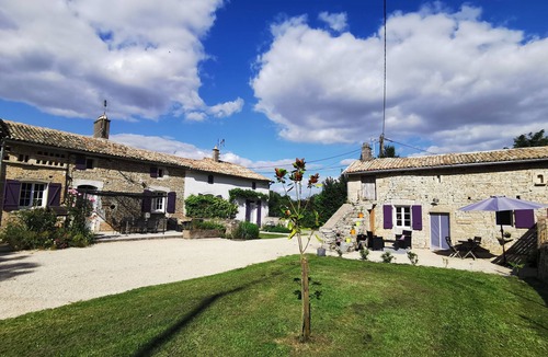Messe House | Gîtes de la Roche Élie - "Chez Léonie