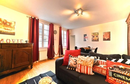 Saintes Apartment | ღ Olympia Saintais - Free Parking, Fibre, Ground Floor