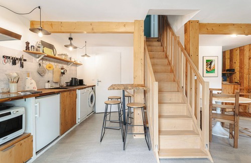 Puyravault House | Gabae Les Volets Verts - Holiday Home with Private Barbecue