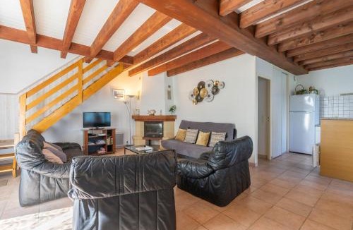 La Gripperie-Saint-Symphorien House | Gite Aix Piscine intérieure