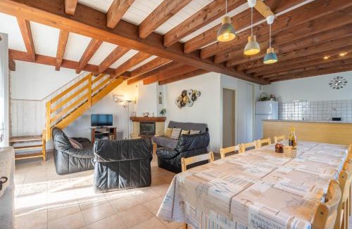 La Gripperie-Saint-Symphorien House | Gite de Groupe piscine intérieure