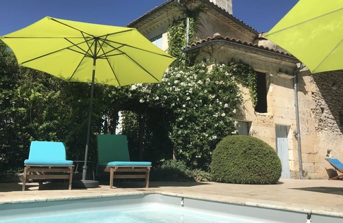 Civrac-de-Blaye House | Gîte 30 minutes from Bordeaux, set in wooded grounds with swimming pool