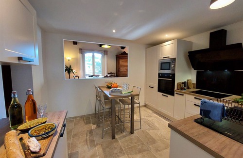 Mimet House | Gîte Alexandre, house with swimming pool on wooded grounds, close to amenities.