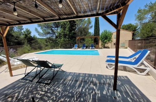 Mimet House | Gîte Alexandre, house with swimming pool on wooded grounds, close to amenities.