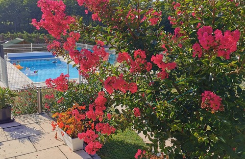 Pellegrue House | Gite all comforts, completely one level, heated swimming pool, large garden.