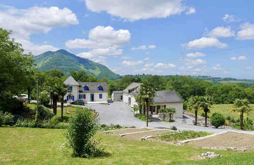 Arthez-d'Asson Cottage | Gite at the foot of the Pyrenees, heated pool, WIFI, games room - Fitness