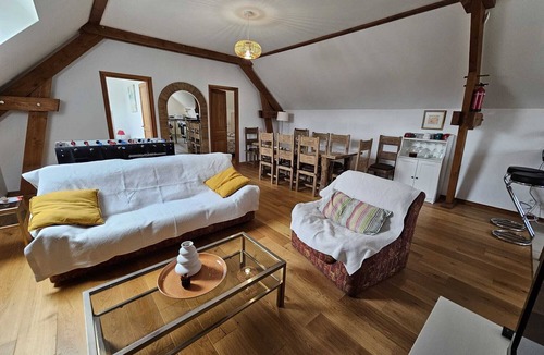 Arros-de-Nay Cottage | Gîte at the foot of the Pyrenees, ocean 1h15 away, property with swimming pool and tennis court.