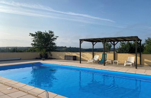 Chatenet Cottage | Gîte Blanc 4★ : Peaceful rural haven with lovely country views 🌿🏡