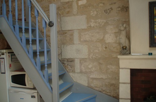 Saint-Cesaire House | Gite "blue shutters" Small country house in Charente Maritime