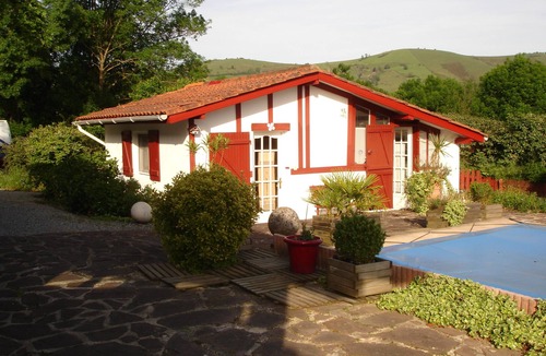 Osses Cottage | Gîte, Charm and calm for this independent gite ideal for hikers;