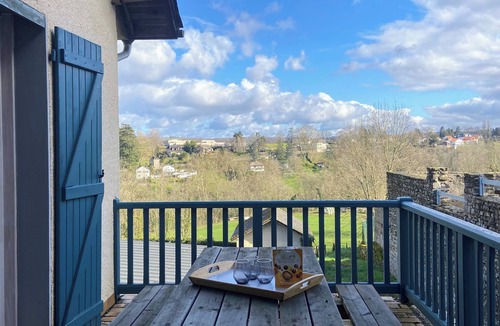 Oloron-Sainte-Marie Apartment | Gîte d'Ossau, cosy apartment in the heart of the Sainte Croix district