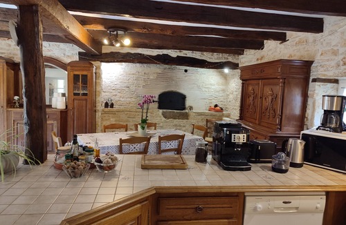 Nadaillac House | Gite DE Charme Avec Piscine, Discotheque ET Complexe Sportif