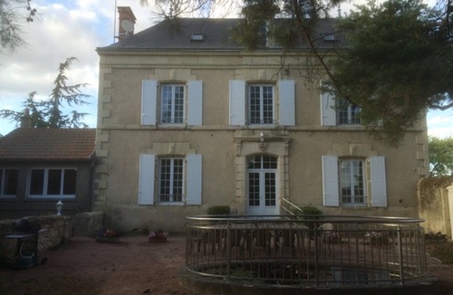 Saint-Jean-de-Thouars Cottage | Gite de Saint Jean in the middle of the fields