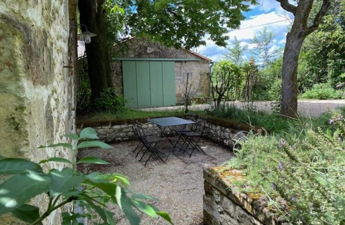 Saint-Quentin-de-Baron House | Gite de Charme Pour 2/4 Entre Bordeaux et St Emilion