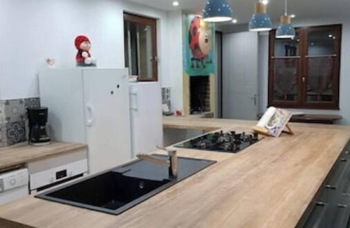 Cherveix-Cubas Villa | Gîte for 15 people with indoor swimming pool and Jacuzzi
