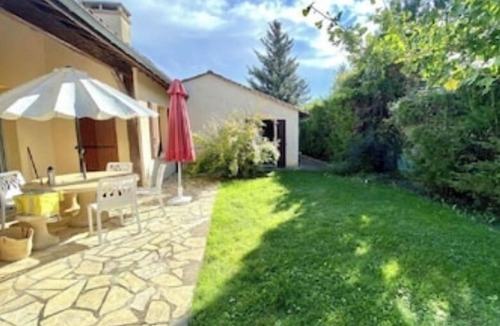 Cherveix-Cubas Villa | Gîte for 15 people with indoor swimming pool and Jacuzzi