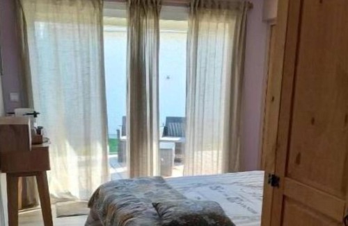 Saint-Sulpice-et-Cameyrac Villa | Gîte and bed and breakfast with private swimming pool near Bordeaux