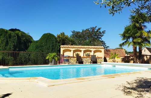 Sainte-Alvere Cottage | Gite ground floor house 200 m from the village, swimming pool