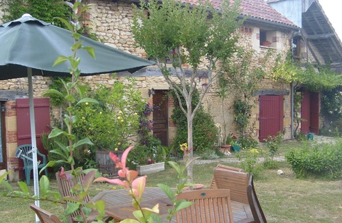 Beynac-et-Cazenac Apartment | Gîte in a 1900 Périgord Noir house on the1st floor with its own entrance
