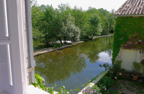Saint-Meard-de-Drone House | Gîte in a mill on the Dronne in the Dordogne. Direct access to the river