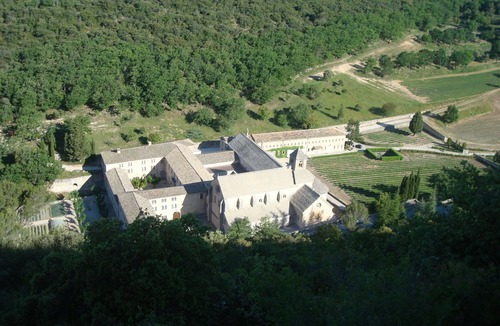 Gordes Cottage | GIte in a quiet hamlet near Gordes