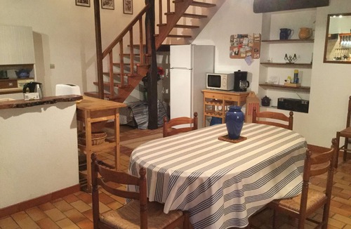 Saint-Fort-sur-Gironde Cottage | Gite in Quiet Hilltop Hamlet - An Area Of Vineyards With Stunning Views