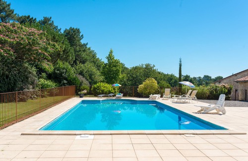 Saint-Pierre-de-Cole Cottage | Gite in Perigord. (youtube) gite les gardes