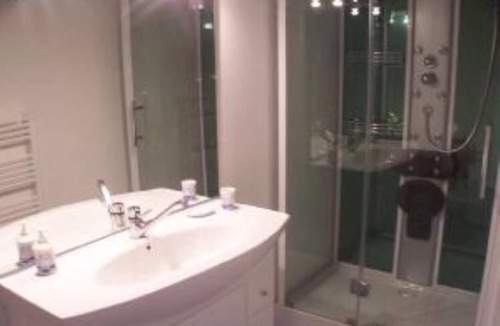 Ambernac Cottage | Gite l'hirondelle with heated indoor pool for 6 people