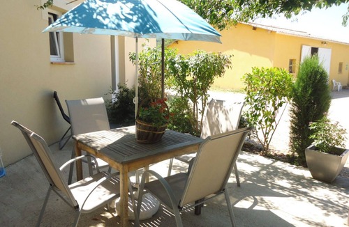 Greoux-les-Bains House | Gîte "La Miellerie" with Shared Pool, Private Terrace, and Air Conditioning