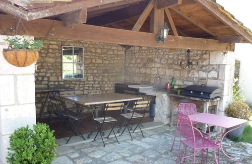 Saint-Romain-de-Benet House | Gîte le chai - 5-person family gîte in a peaceful setting between the countryside and the ocean