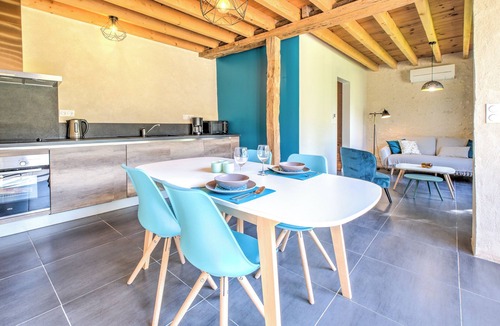 Chassaignes House | 'Gîte Le Pigeonnier' with Shared Pool, Wi-Fi and Air Conditioning