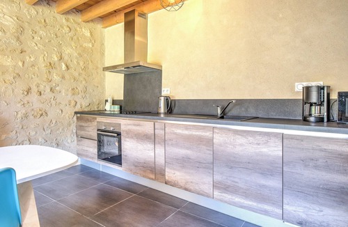 Chassaignes House | 'Gîte Le Pigeonnier' with Shared Pool, Wi-Fi and Air Conditioning