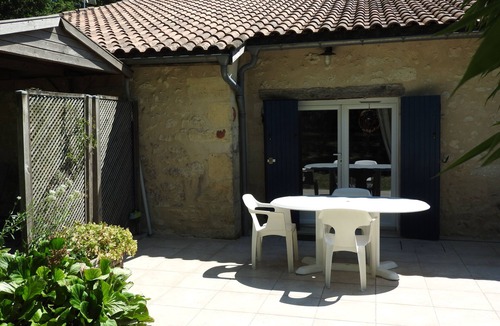 Frontenac House | Gite "Le Pressoir" in a quiet location, next to a cycle path.