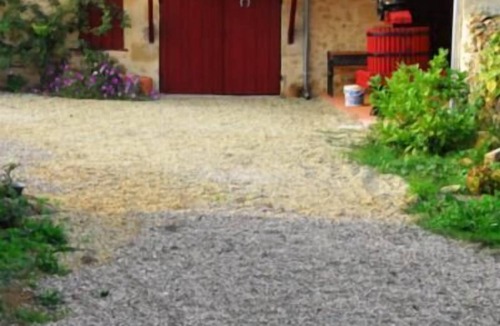 Barsac Cottage | Gite ' le Vieux Pressoir * ' with swimming pool, children's playground,