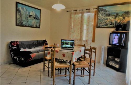 Auriac-du-Perigord Ski Chalet | Gite les Acacias - les gites des hauts de vialot