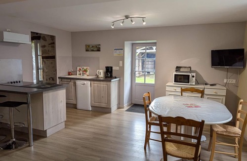 Montmoreau-Saint-Cybard Cottage | Gite Montmoreau, 2 bedrooms, 5 persons