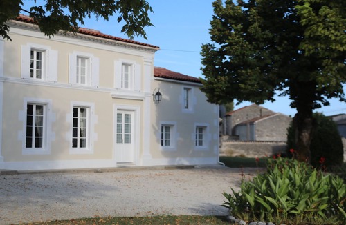Migron Cottage | Gite near Matha & Cognac, Private Half Sunken Heated Pool, Enclosed Garden.