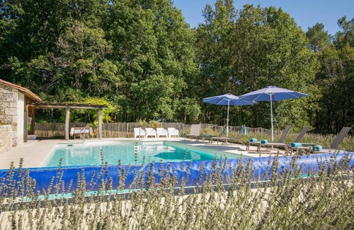 Issac House | Gîte on estate with shared pool