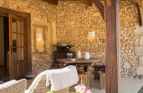 Issac House | Gîte on estate with shared pool