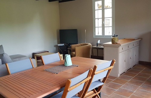 Saint-Aulaye-Puymangou House | Gîte on the edge of the woods