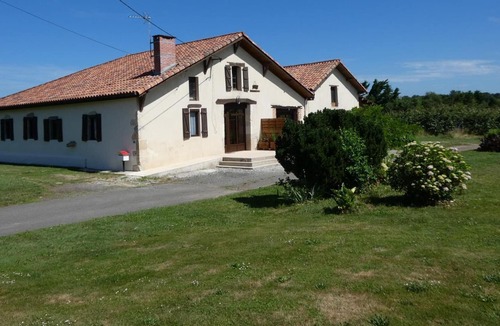 Saint-Lon-les-Mines House | Gite Saint-Lon-les-Mines, 3 bedrooms, 7 persons
