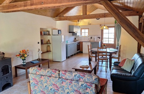 Saint-Saud-Lacoussiere House | Gite Syrah; charming 2-bedroom cottage in Dordogne